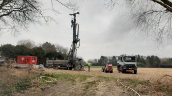 Image reprenant des véhicules sur le champ pour le piquetage et prélèvement